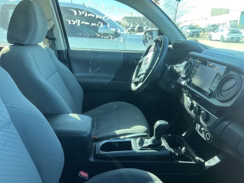 Used 2022 Toyota Tacoma SR w/ SR Convenience Package image 6