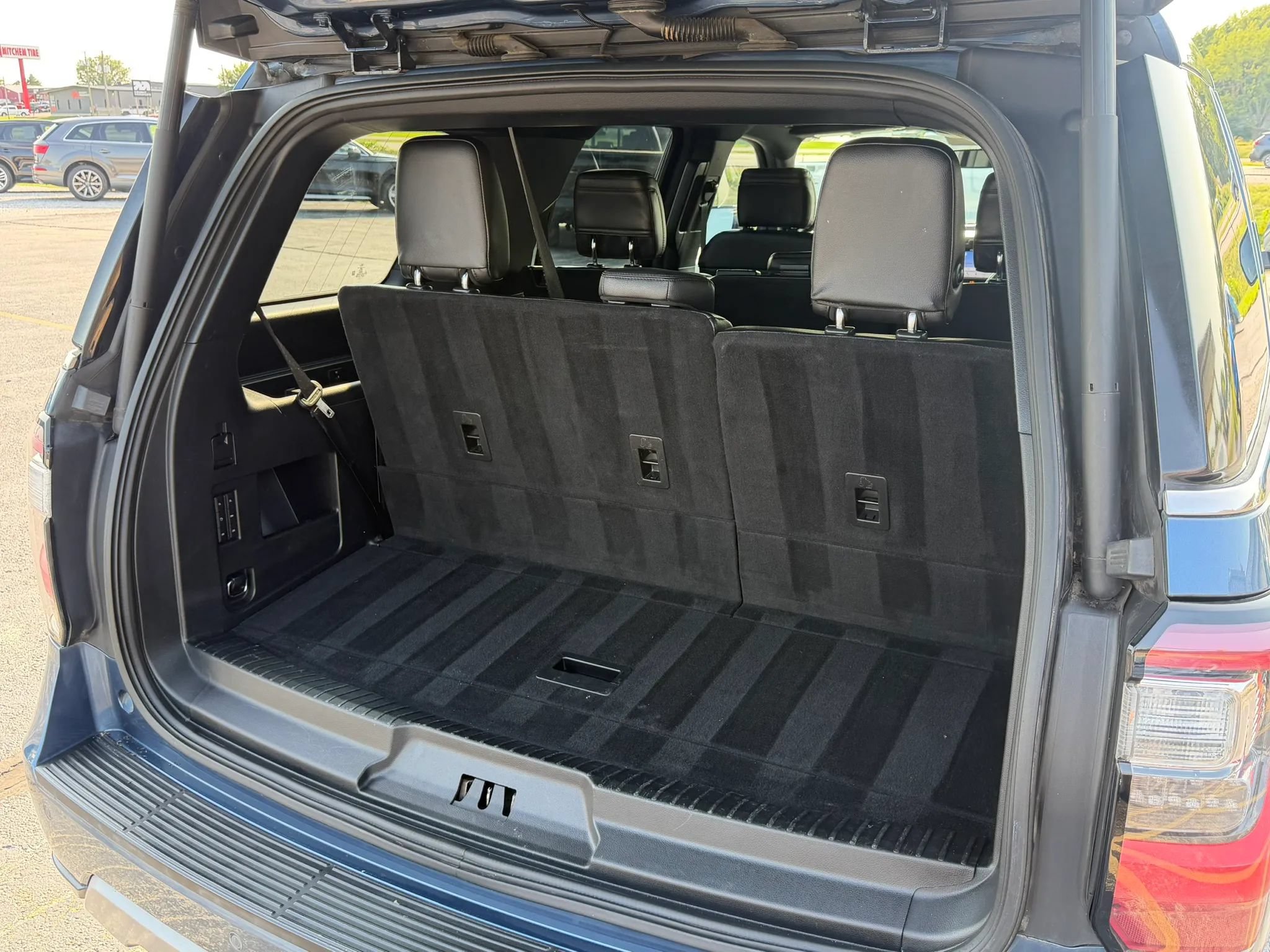Used 2019 Ford Expedition Limited RWD image 12