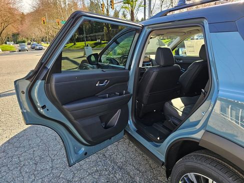 New 2026 Nissan Pathfinder Platinum image 21