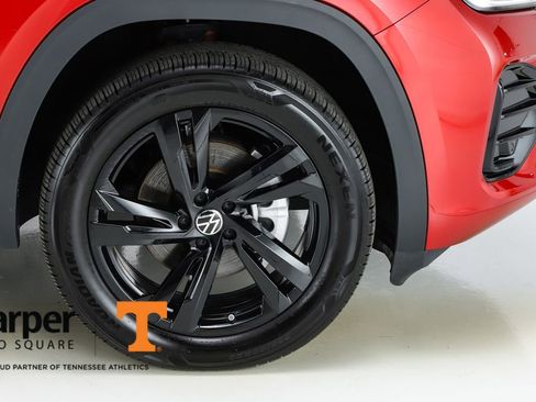 Used 2025 Volkswagen Atlas Cross Sport SEL R-Line image 14