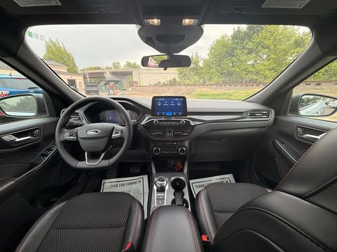 Used 2025 Ford Escape ST-Line AWD/4WD image 4