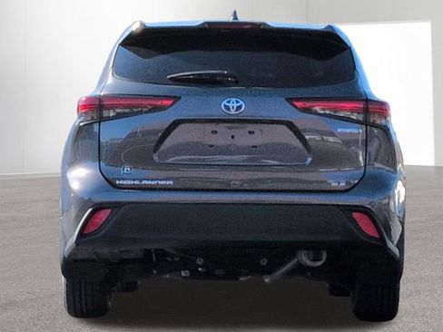 Used 2023 Toyota Highlander XLE image 6