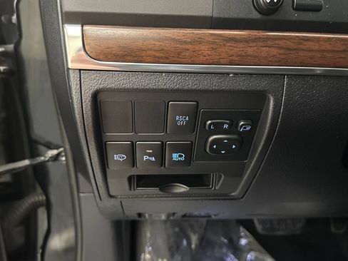 Used 2017 Toyota Land Cruiser AWD/4WD image 28