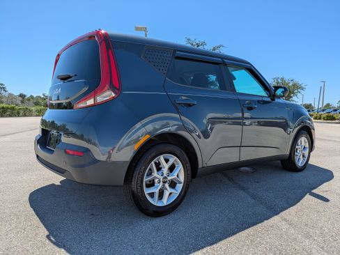 Used 2022 Kia Soul S FWD image 4
