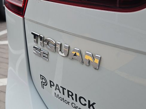 Certified 2021 Volkswagen Tiguan SE w/ Panoramic Sunroof Package image 5