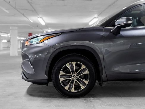 Used 2020 Toyota Highlander XLE AWD/4WD image 15