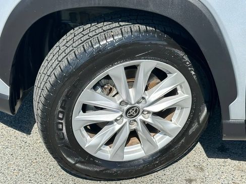 Used 2023 Toyota Corolla Cross LE FWD image 38