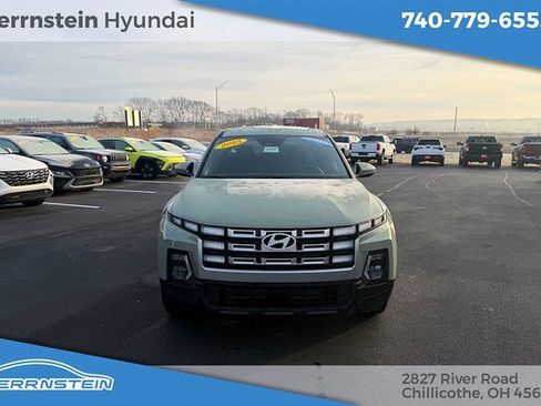 Certified 2025 Hyundai Santa Cruz SE image 2