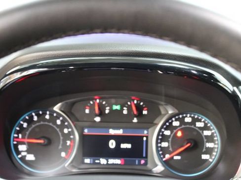 Used 2023 Chevrolet Traverse LT FWD image 18