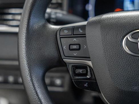 Used 2025 Toyota Camry LE image 28