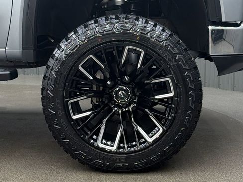 Used 2026 GMC Sierra 1500 SLT AWD/4WD image 9