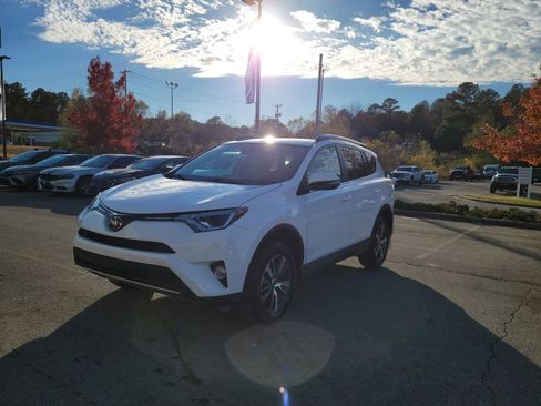 Used 2018 Toyota RAV4 XLE image 7