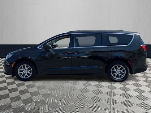 Used 2021 Chrysler Voyager Lxi FWD image 2