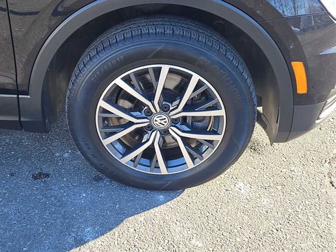 Used 2019 Volkswagen Tiguan SE w/ Panoramic Sunroof Package image 10