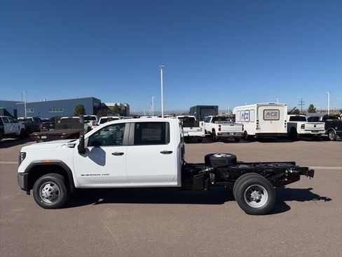 New 2026 GMC Sierra 3500 Pro w/ Convenience Package image 8