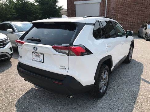 Used 2022 Toyota RAV4 XLE w/ Convenience Package AWD/4WD image 8