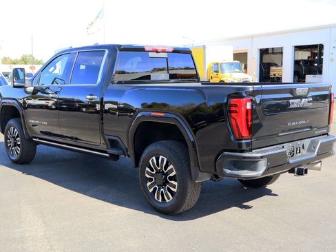 Used 2024 GMC Sierra 2500 Denali Ultimate image 6