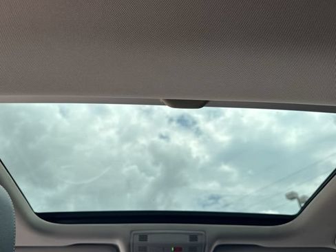 Used 2022 Volkswagen Jetta SE w/ Panoramic Sunroof Package FWD image 30