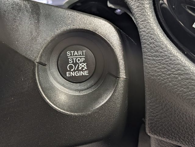 Used 2020 Jeep Compass Limited AWD/4WD image 22