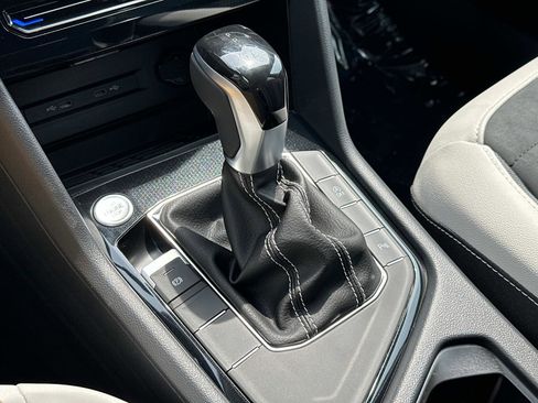 New 2025 Volkswagen Taos SE image 29