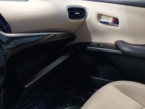 Used 2020 Toyota Prius Limited image 22