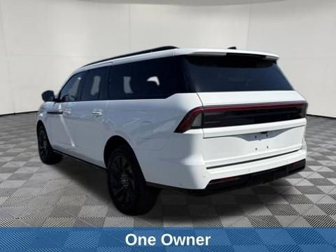 Used 2025 Lincoln Navigator L Reserve w/ Jet Appearance Package AWD/4WD image 3