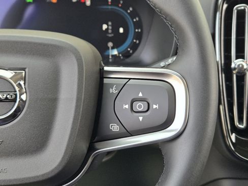 New 2025 Volvo XC40 B5 Core w/ Protection Package Premier image 31