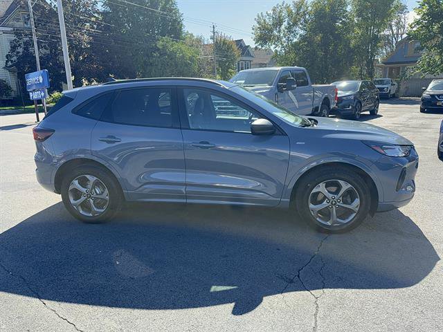 Used 2023 Ford Escape ST-Line w/ Tech Pack #1 AWD/4WD image 2