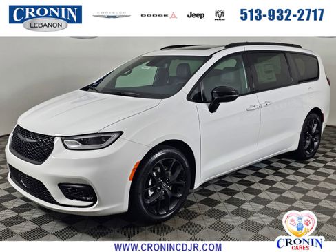 New 2026 Chrysler Pacifica Select FWD image 1