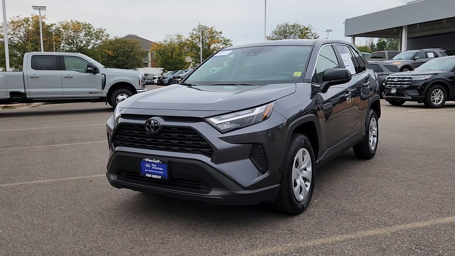 Used 2025 Toyota RAV4 LE AWD/4WD image 4