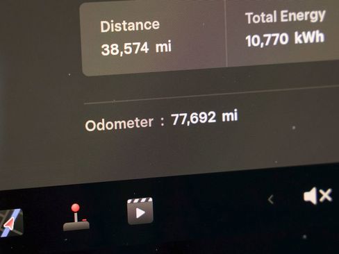 Used 2021 Tesla Model Y Long Range image 11