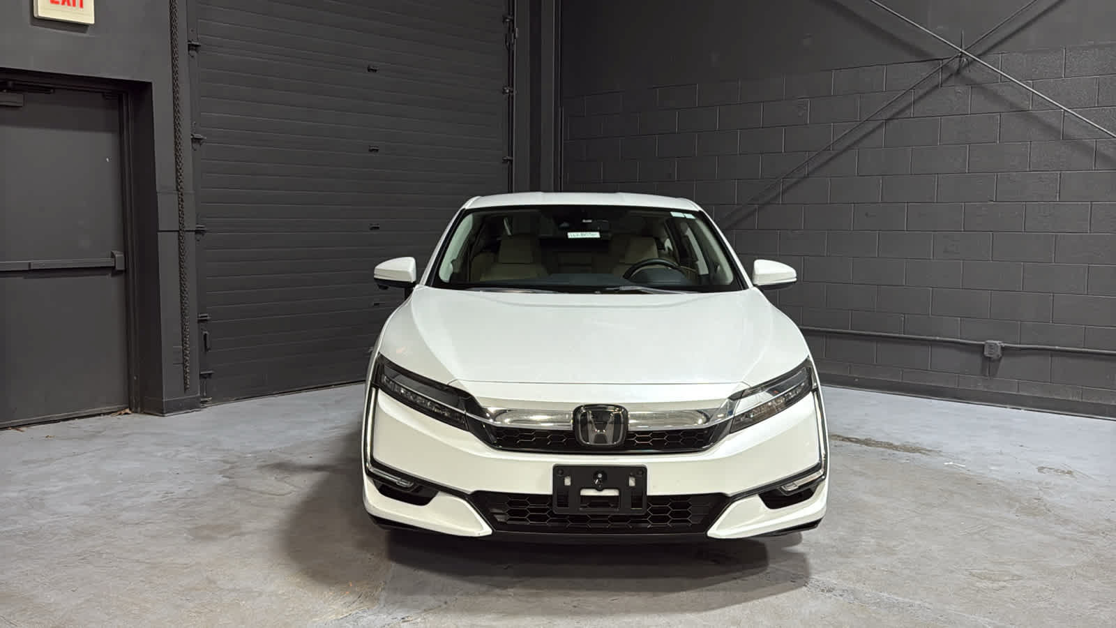 Used 2018 Honda Clarity Touring image 2