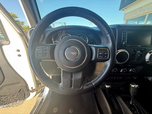 Used 2015 Jeep Wrangler Unlimited Sahara w/ Dual Top Group AWD/4WD image 15