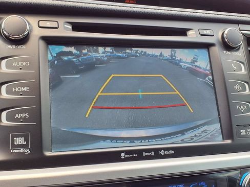 Used 2018 Toyota Highlander Limited FWD image 25