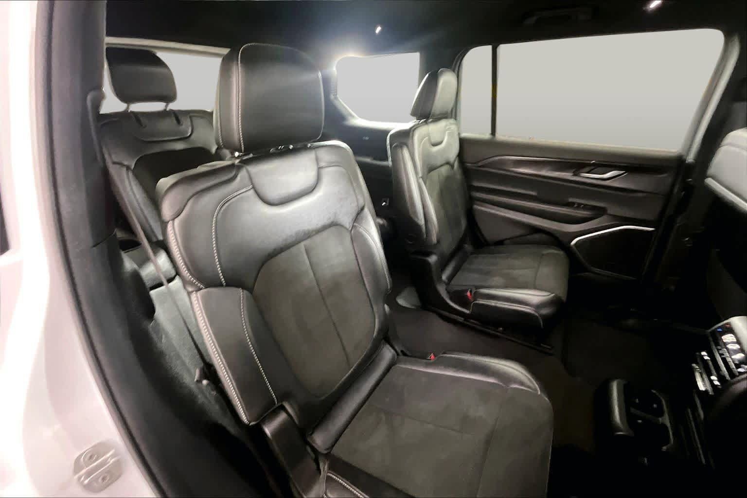 Used 2021 Jeep Grand Cherokee L Laredo AWD/4WD image 19