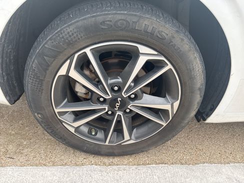 Used 2023 Kia Forte LXS image 6