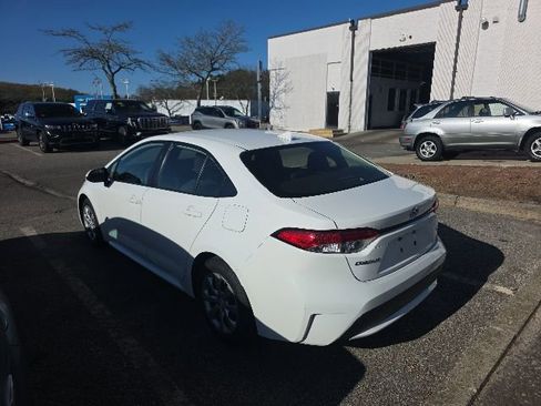 Used 2020 Toyota Corolla LE FWD image 6