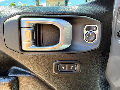 Used 2022 Jeep Gladiator Sport image 13