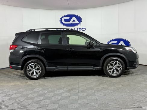 Used 2024 Subaru Forester Premium image 3