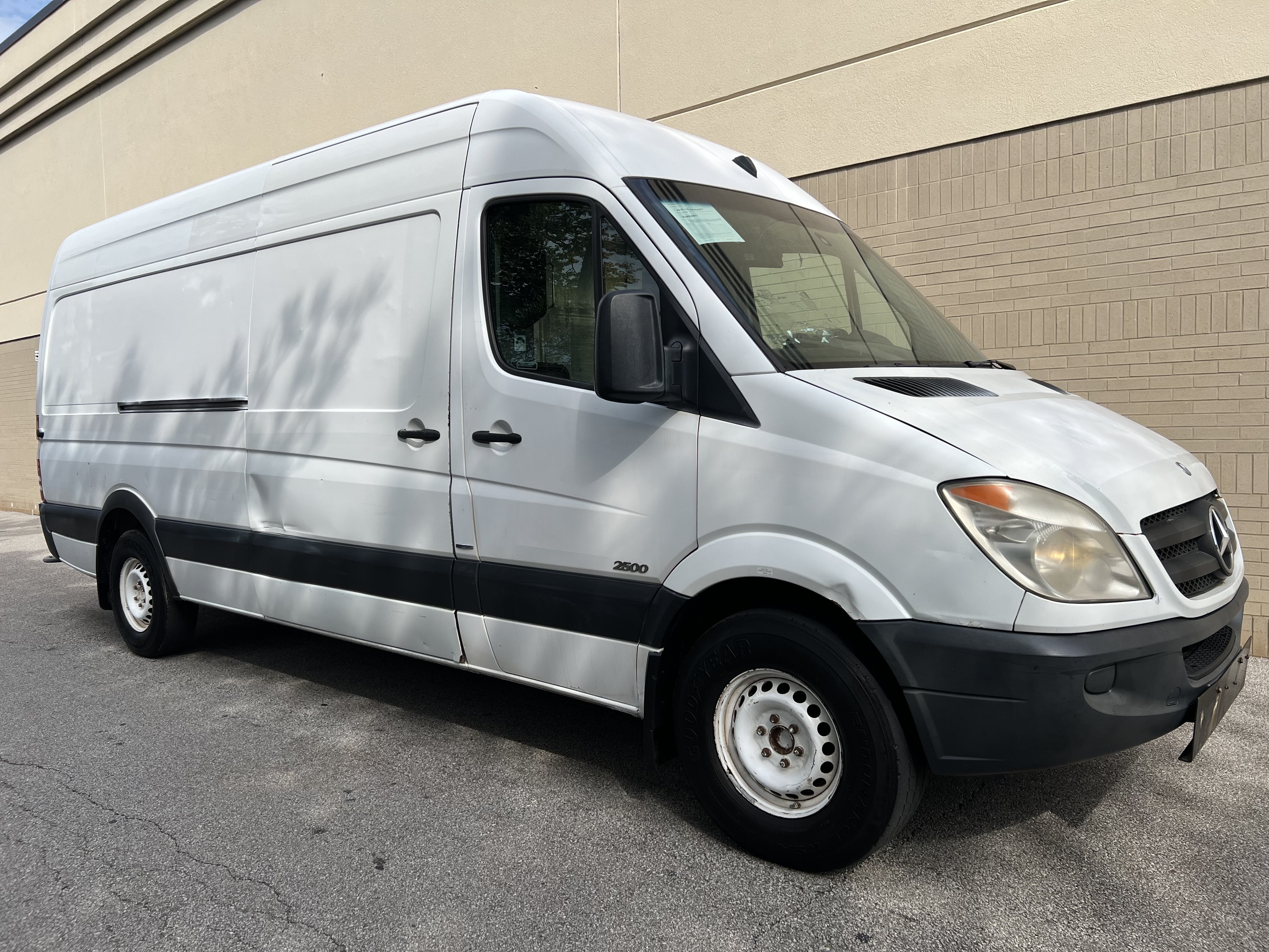Used 2011 Mercedes-Benz Sprinter 2500 image 10