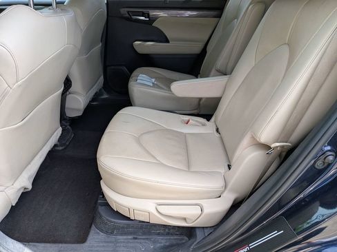 Used 2023 Toyota Highlander Limited AWD/4WD image 25