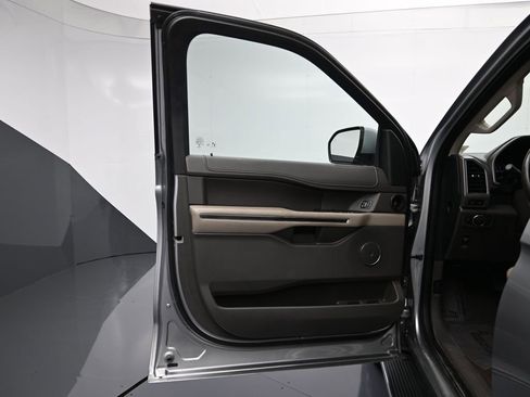 Used 2021 Ford Expedition XLT image 11