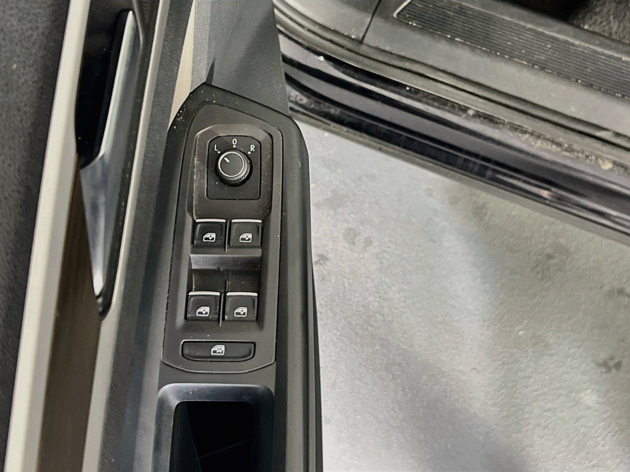 Used 2022 Volkswagen Atlas SE AWD/4WD image 17
