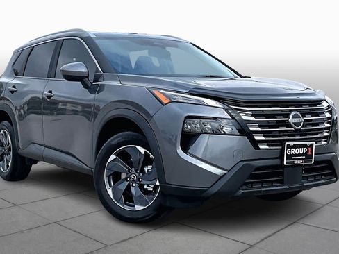 Used 2025 Nissan Rogue SV w/ SV Premium Package image 3