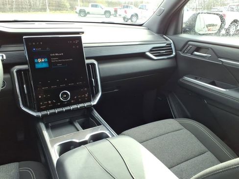 Used 2025 GMC Acadia Elevation image 9