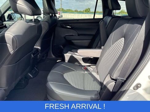 Used 2023 Toyota Highlander XSE image 3