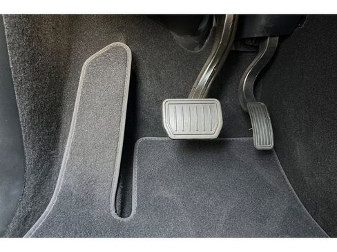 Used 2024 Tesla Model Y Standard Range image 39