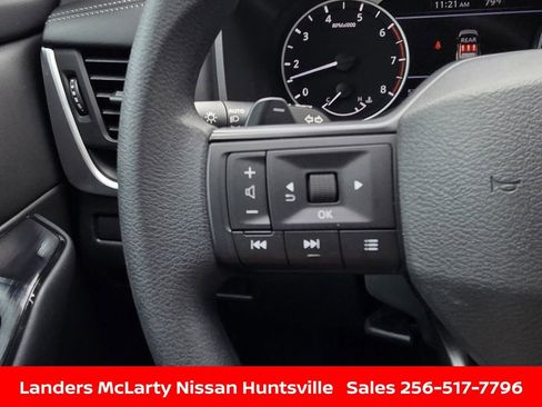 Used 2025 Nissan Rogue S AWD/4WD image 24