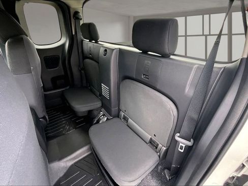 Used 2024 Nissan Frontier SV RWD image 22