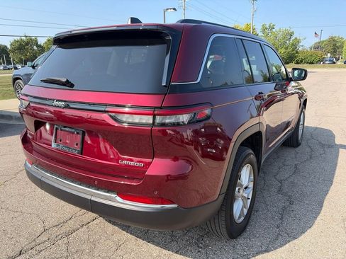Used 2024 Jeep Grand Cherokee Laredo X AWD/4WD image 5